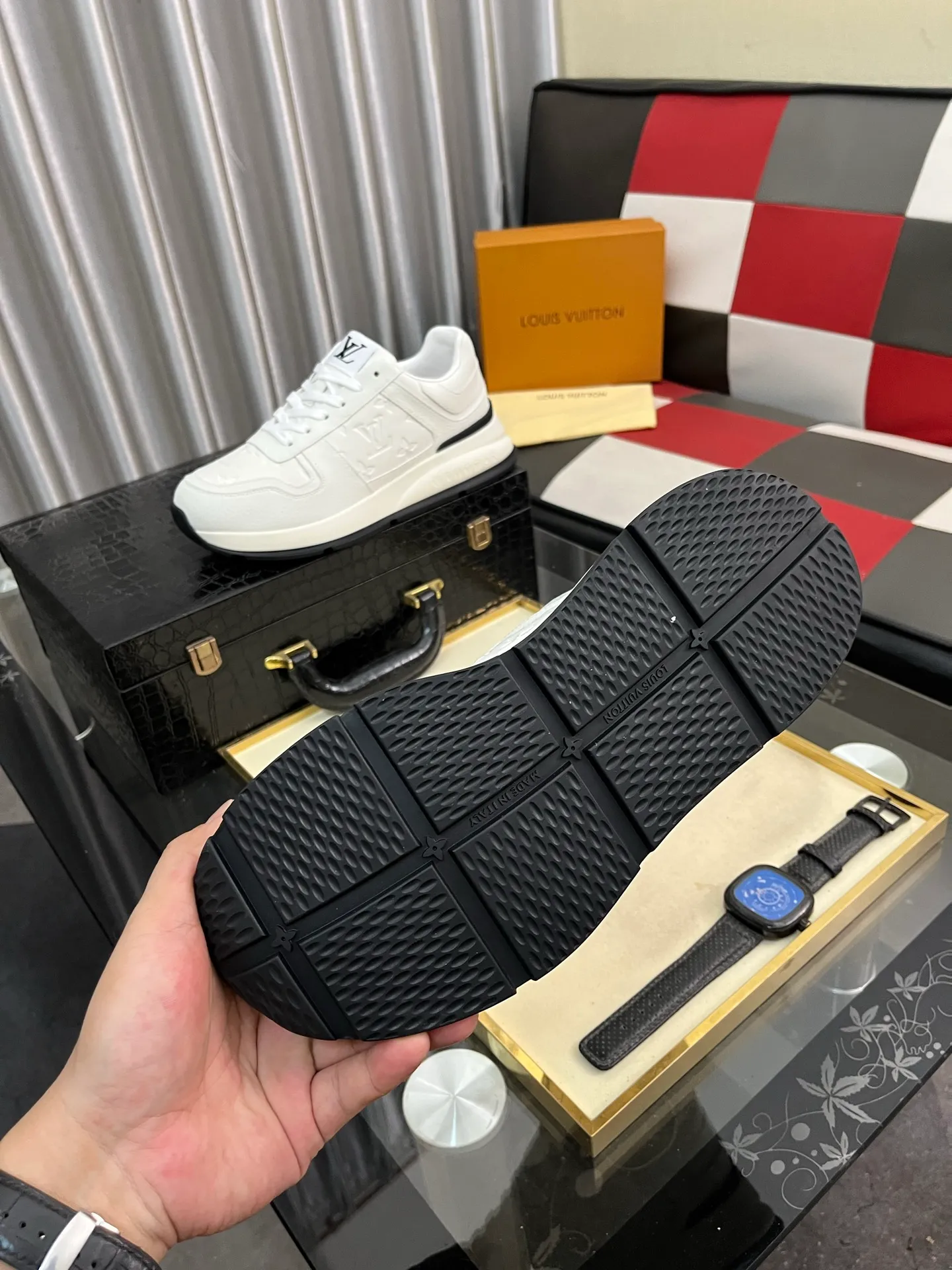Men's shoes💰438⌚️⌚️《Louis vuitton/LV Louis Vuitton》original quality.~ Unique modern style sneakers. 🏃A must-have casual shoe for trendy men😍😍 Original brand imported from Italy, imported original leather, cowhide lining (refuses to discolor and grind feet) Sole: Original sole provided by the original factory, French lazy style design ⚠️Fit to the feet Original quality code number: 38-443️⃣Colors available
